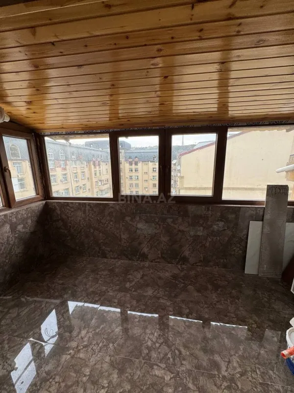 Satılır 4 otaqlı mənzil 130 m²