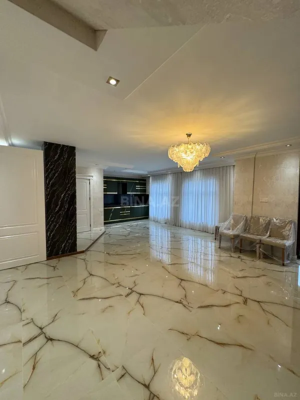 Satılır 4 otaqlı mənzil 130 m²