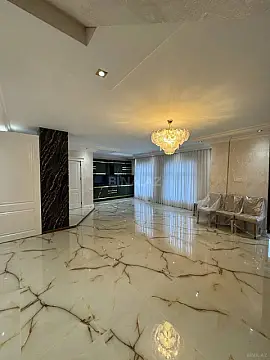 Satılır 4 otaqlı mənzil 130 m²