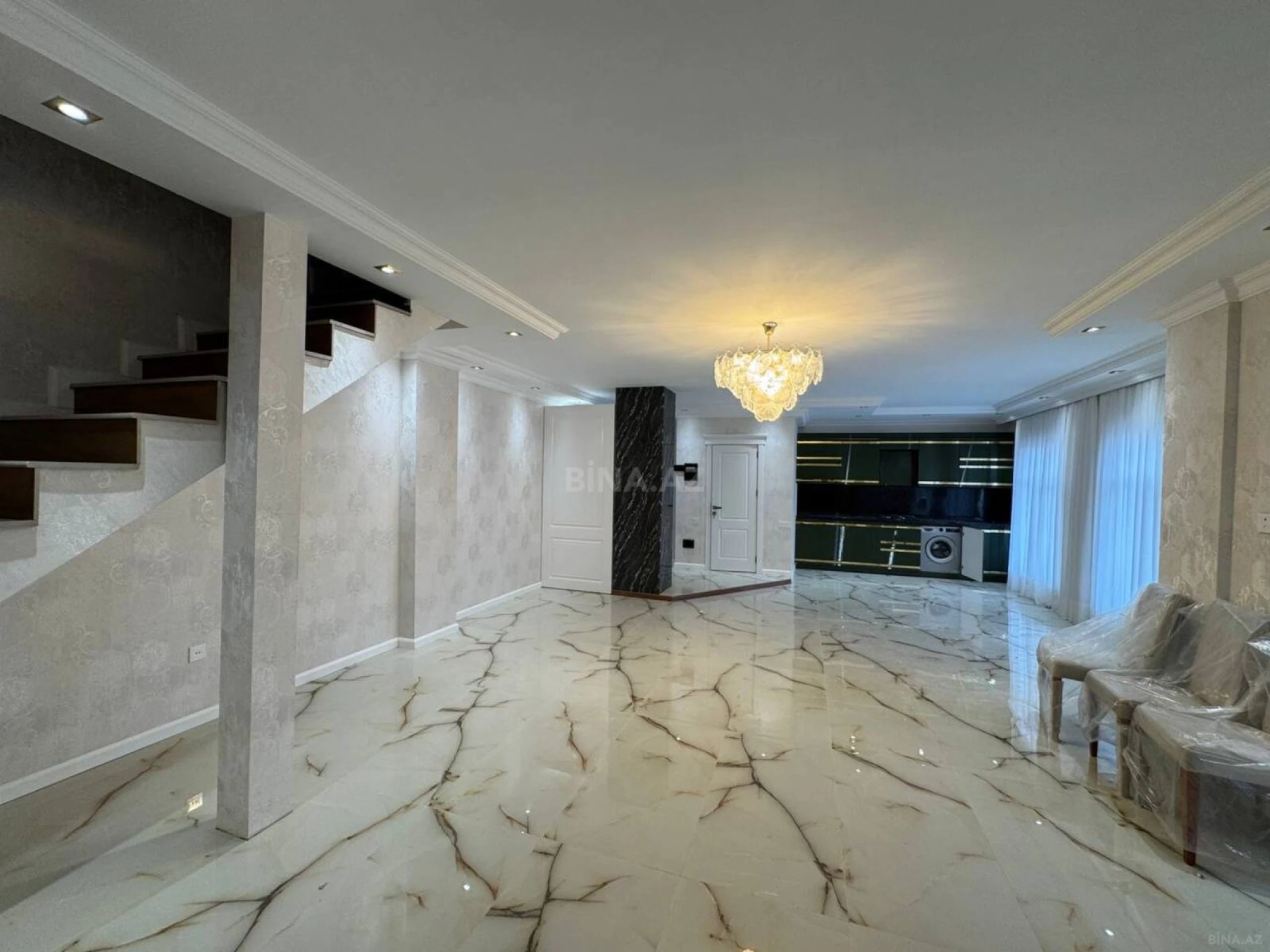 Satılır 4 otaqlı mənzil 130 m²