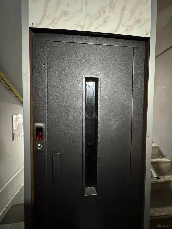 Satılır 4 otaqlı mənzil 130 m²