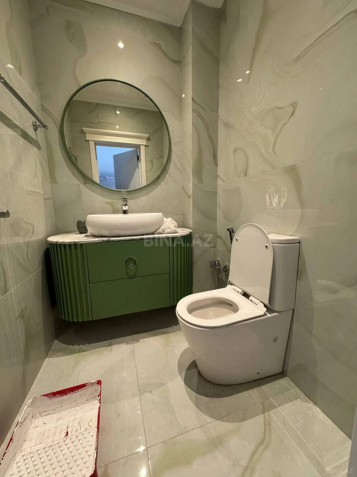 Satılır 4 otaqlı mənzil 130 m²