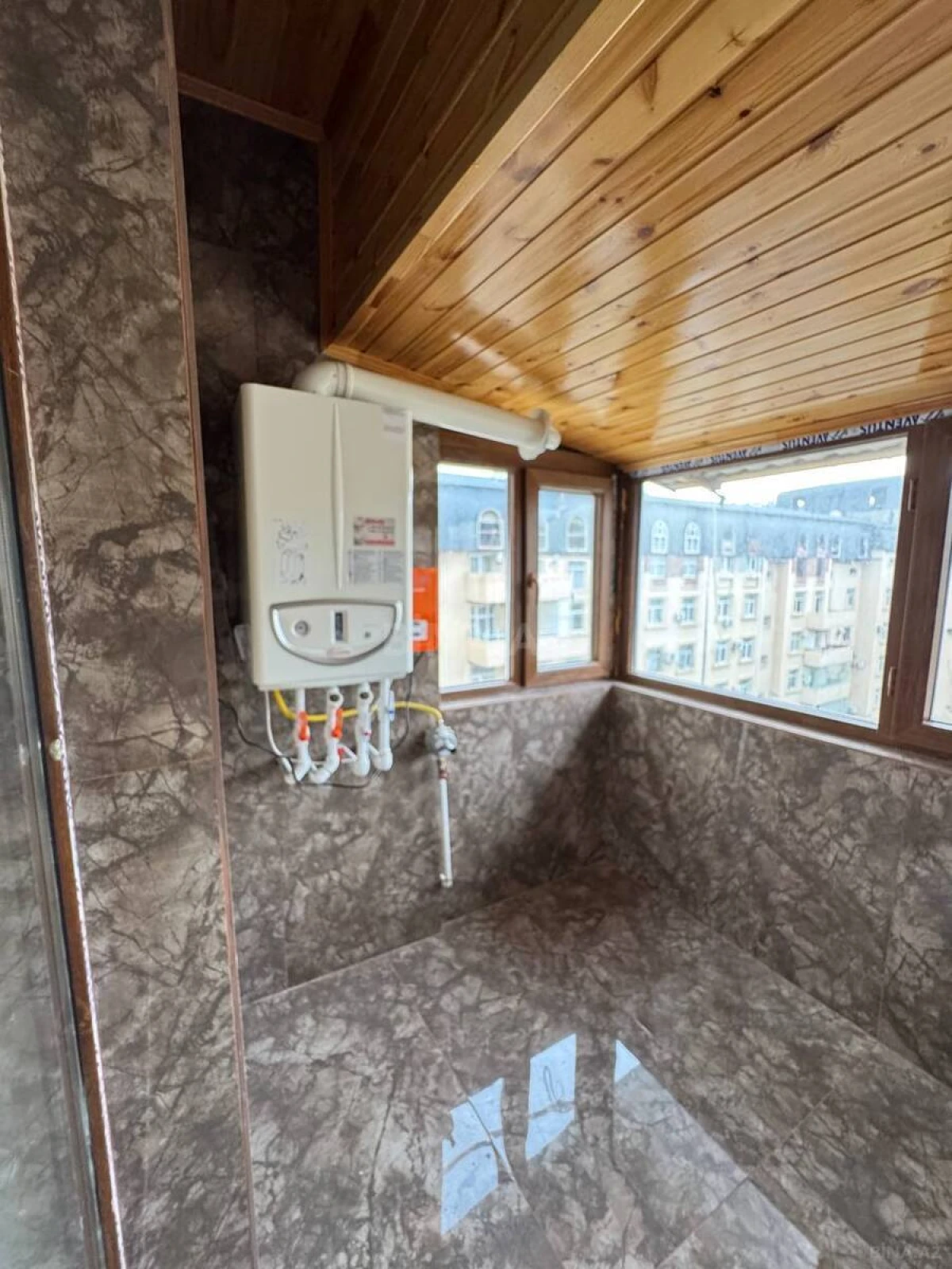 Satılır 4 otaqlı mənzil 130 m²