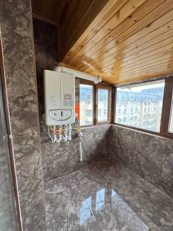 Satılır 4 otaqlı mənzil 130 m²
