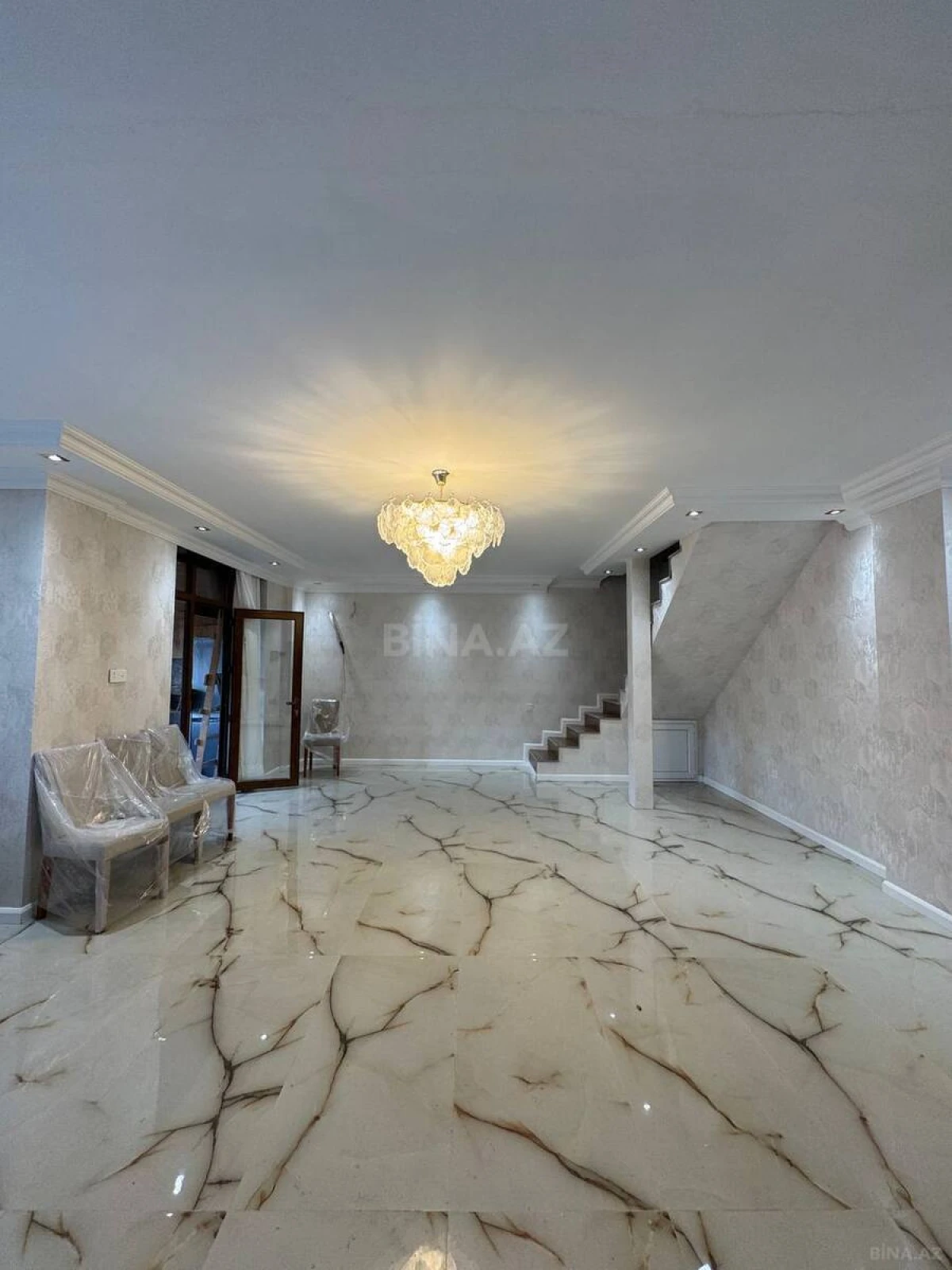 Satılır 4 otaqlı mənzil 130 m²