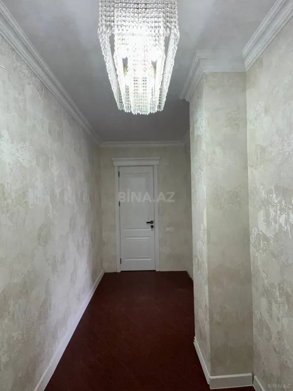 Satılır 4 otaqlı mənzil 130 m²