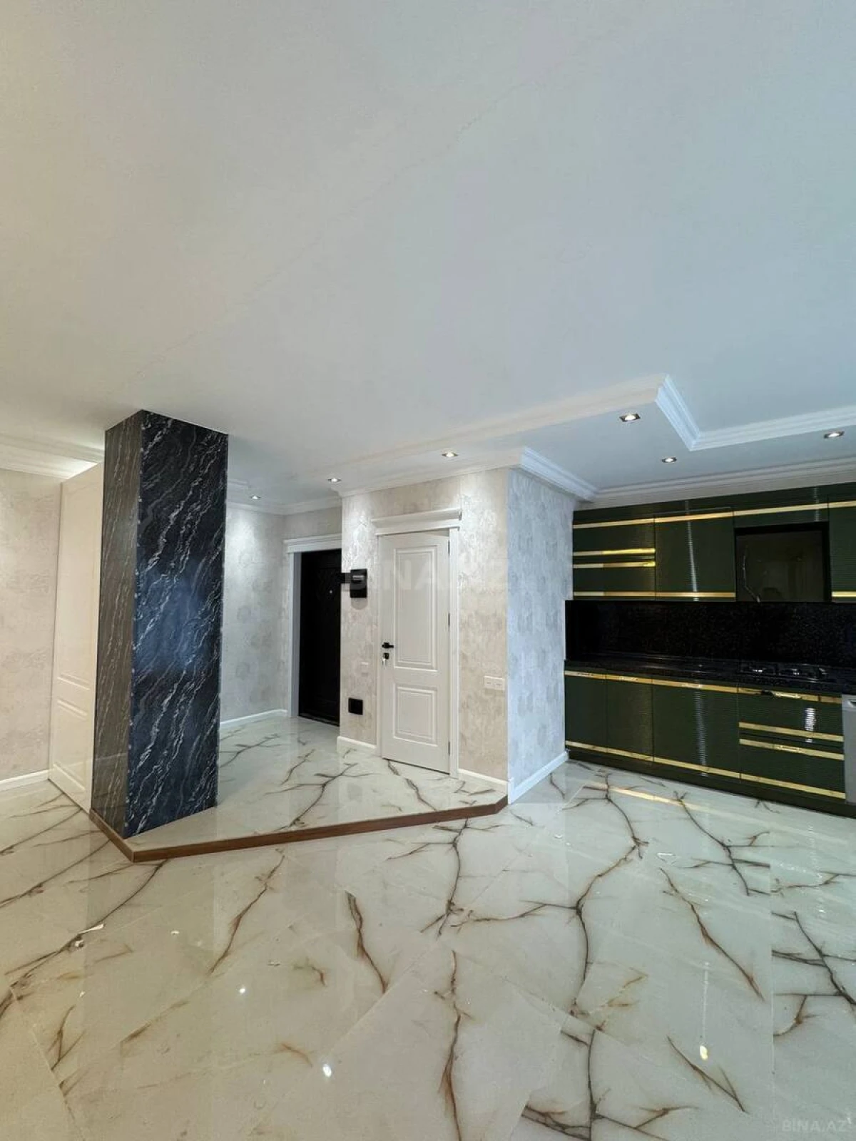 Satılır 4 otaqlı mənzil 130 m²