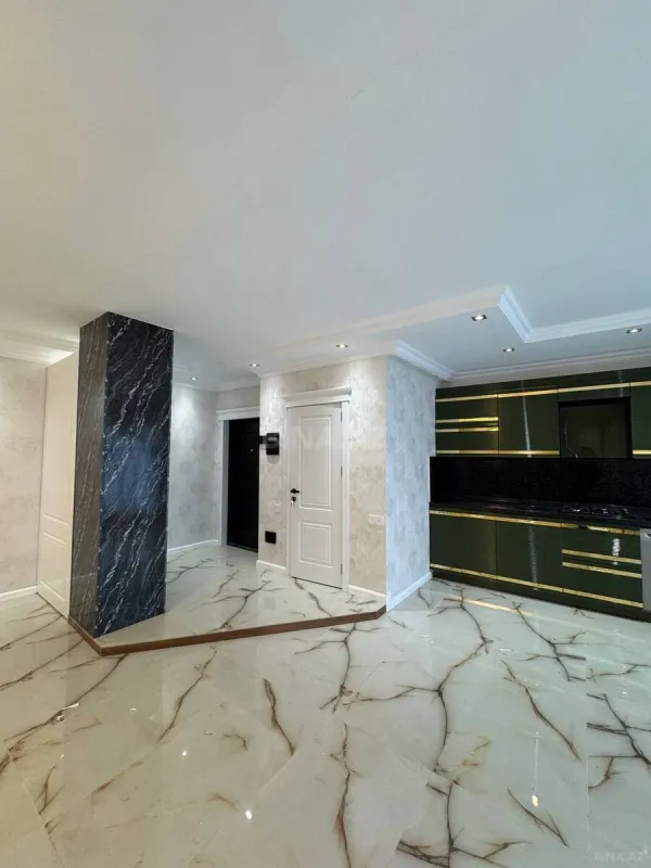 Satılır 4 otaqlı mənzil 130 m²