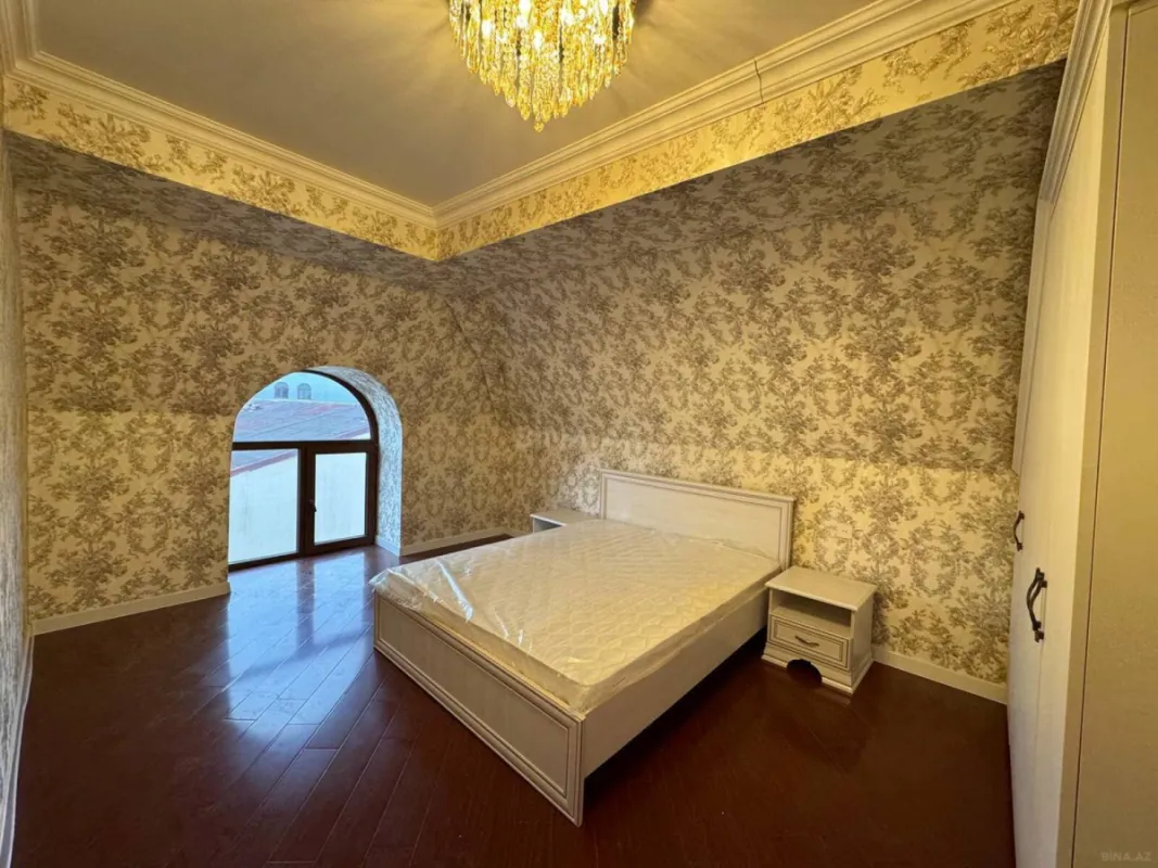 Satılır 4 otaqlı mənzil 130 m²