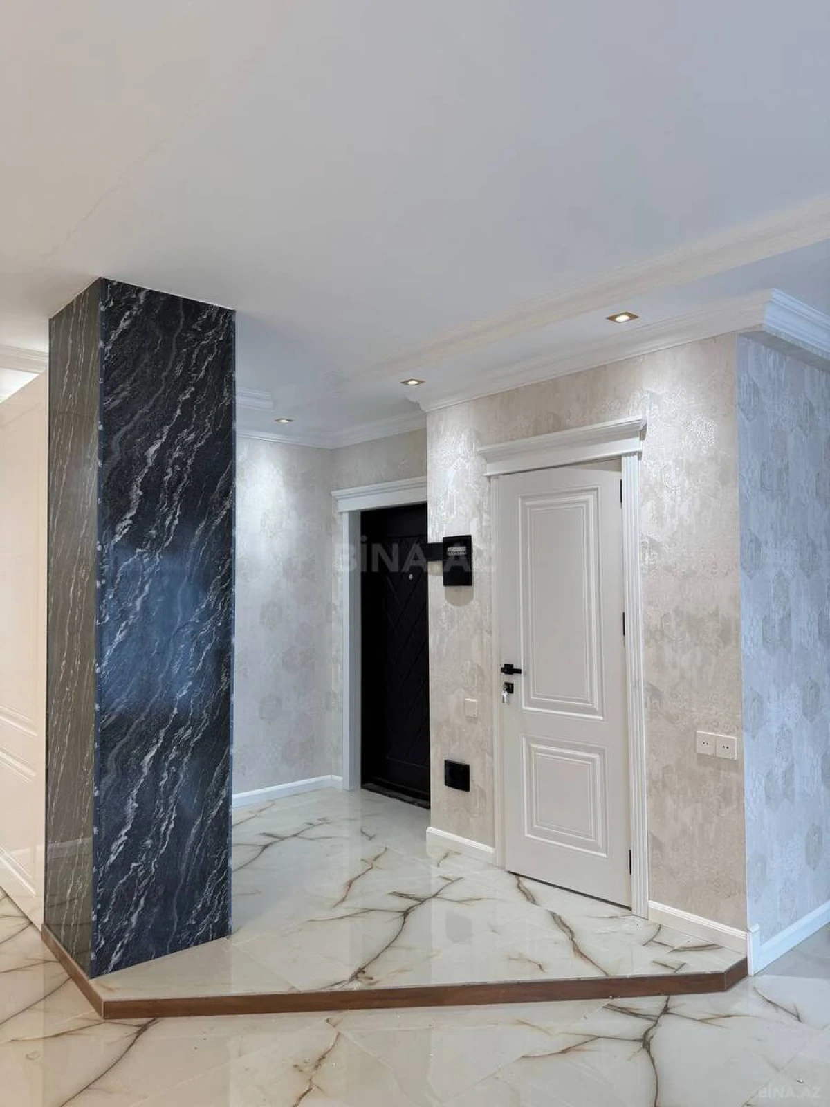 Satılır 4 otaqlı mənzil 130 m²