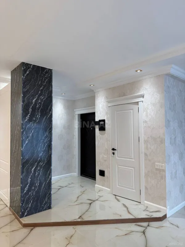 Satılır 4 otaqlı mənzil 130 m²