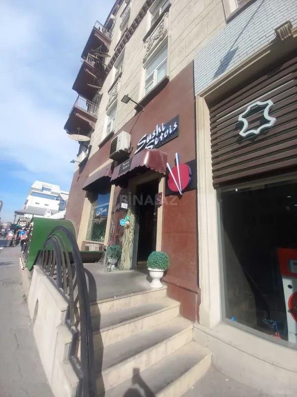 Satılır obyekt 274 m²