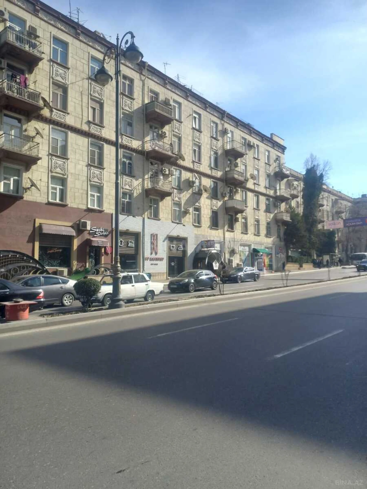 Satılır obyekt 274 m²