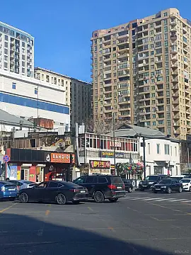 Satılır obyekt 274 m²