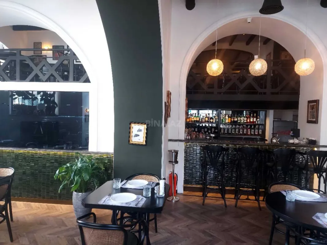 Satılır obyekt 274 m²