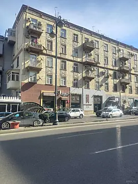 Satılır obyekt 274 m²