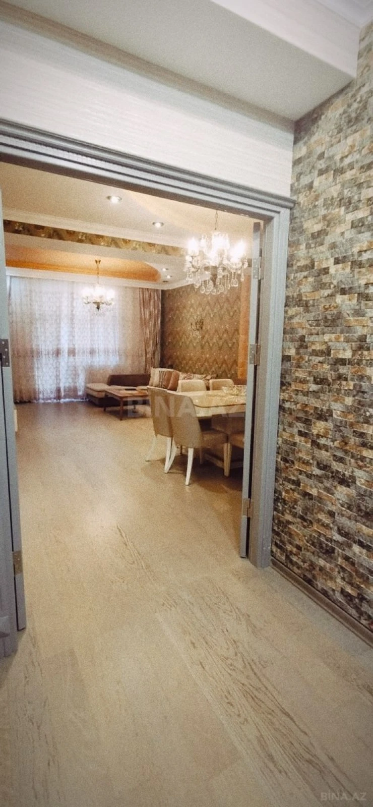 Satılır 4 otaqlı mənzil 170 m²
