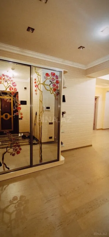 Satılır 4 otaqlı mənzil 170 m²