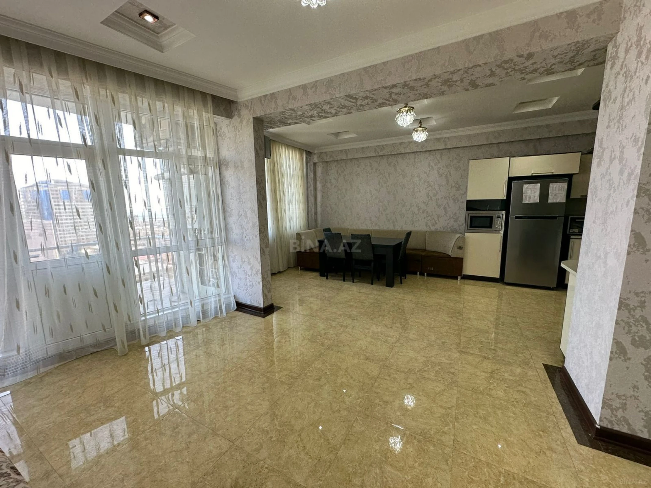 Kirayə verilir 3 otaqlı mənzil 160 m²