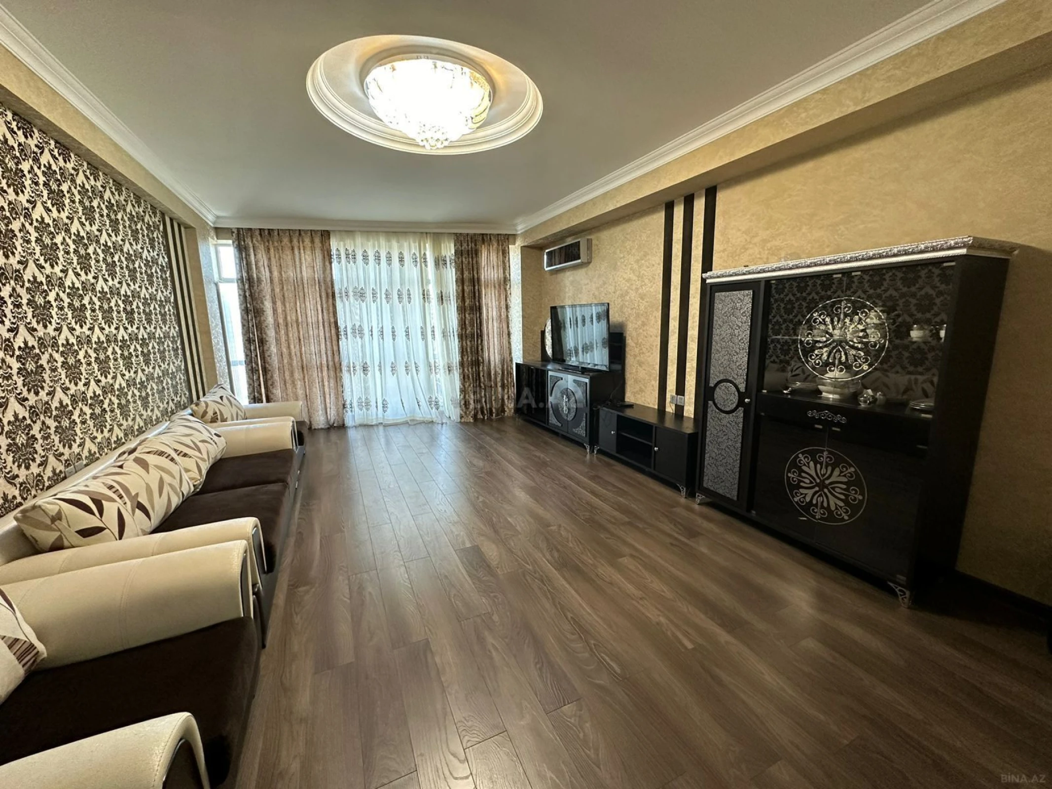 Kirayə verilir 3 otaqlı mənzil 160 m²