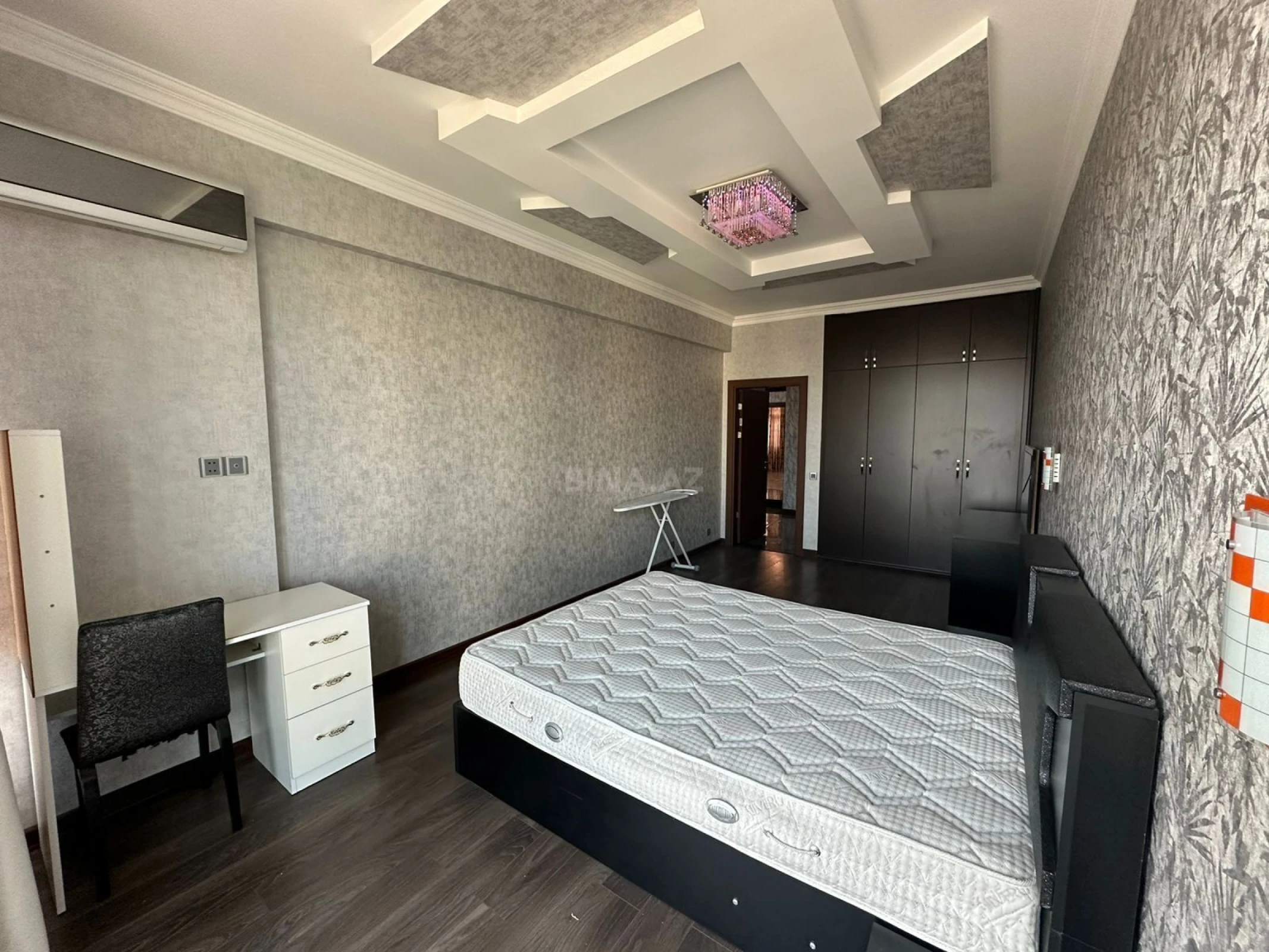 Kirayə verilir 3 otaqlı mənzil 160 m²