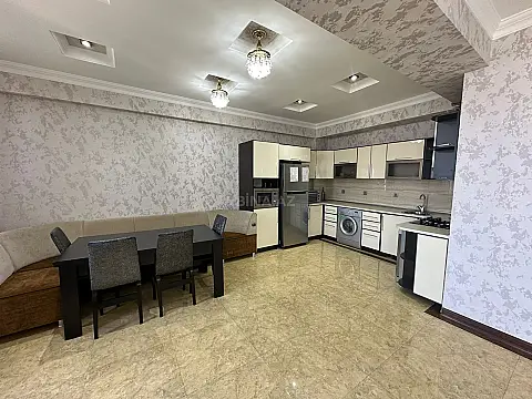 Kirayə verilir 3 otaqlı mənzil 160 m²