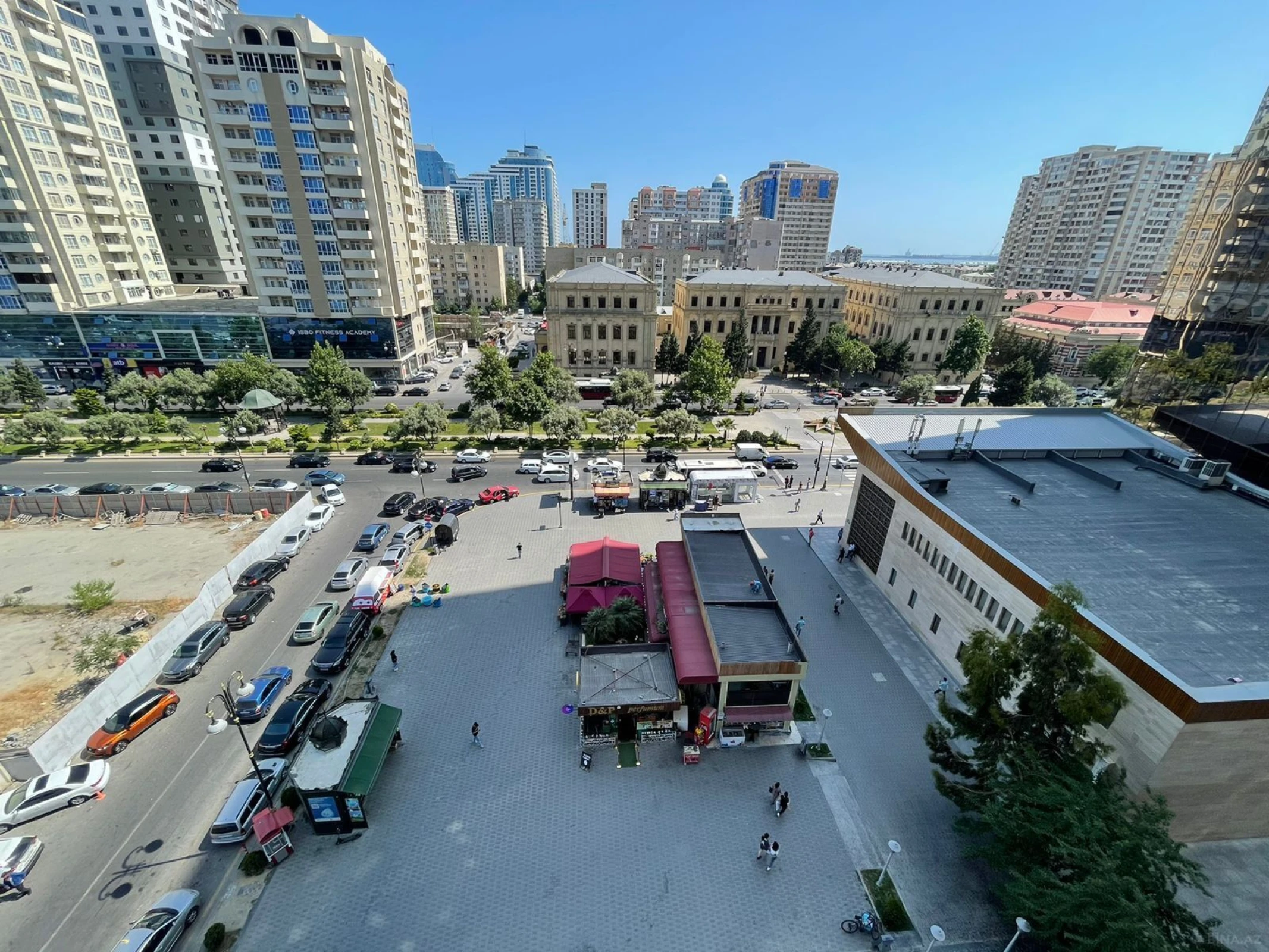 Kirayə verilir 3 otaqlı mənzil 160 m²