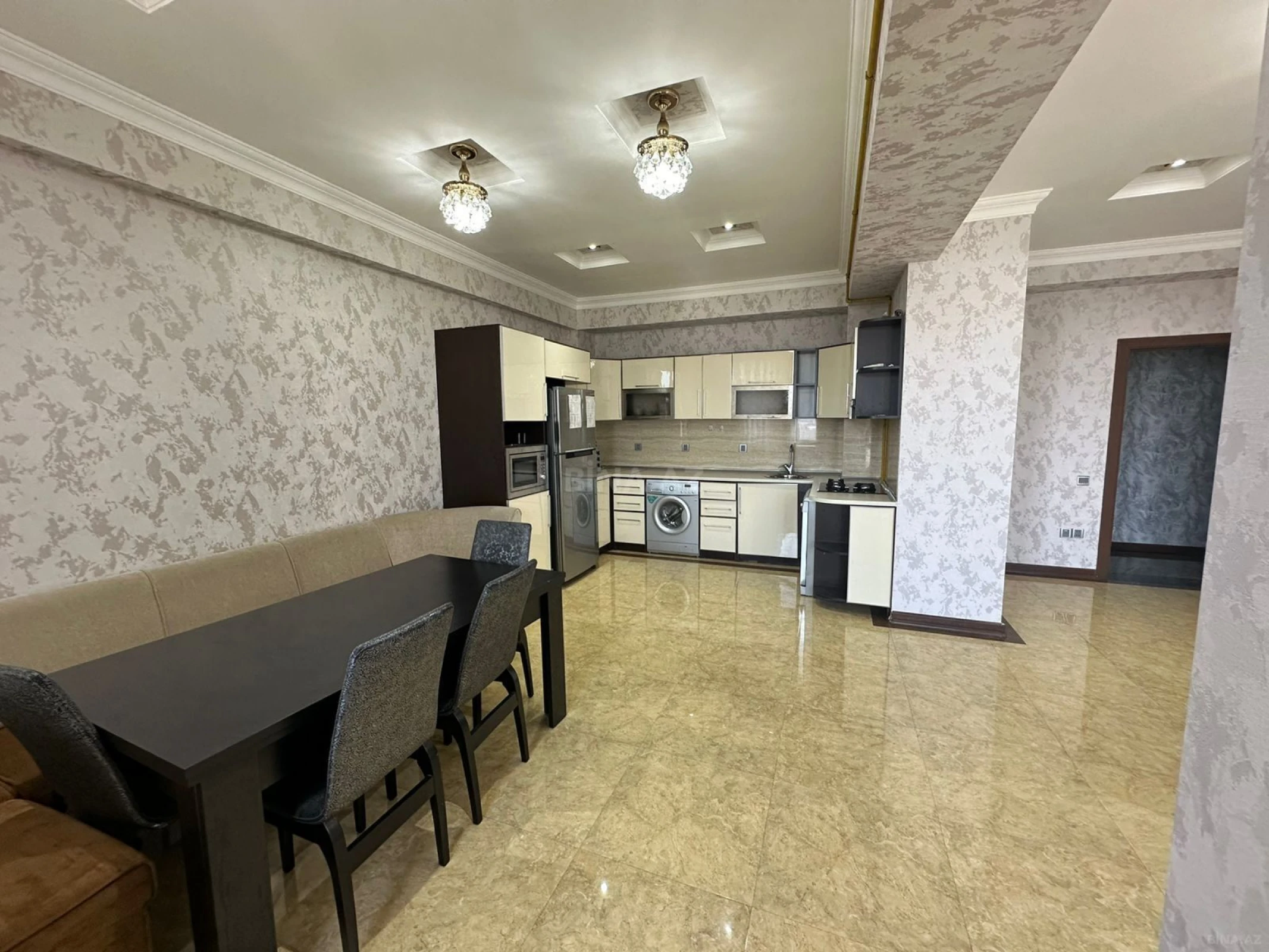 Kirayə verilir 3 otaqlı mənzil 160 m²