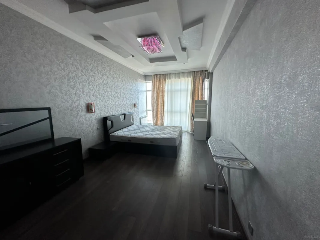 Kirayə verilir 3 otaqlı mənzil 160 m²