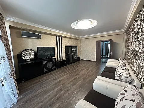Kirayə verilir 3 otaqlı mənzil 160 m²