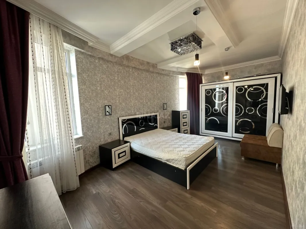 Kirayə verilir 3 otaqlı mənzil 160 m²
