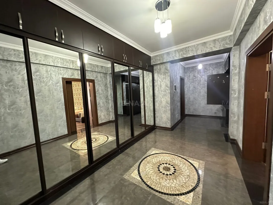Kirayə verilir 3 otaqlı mənzil 160 m²