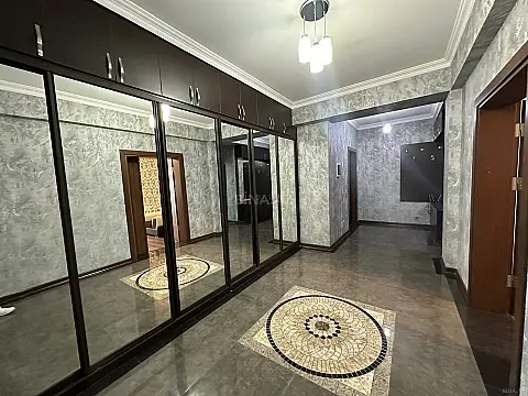 Kirayə verilir 3 otaqlı mənzil 160 m²