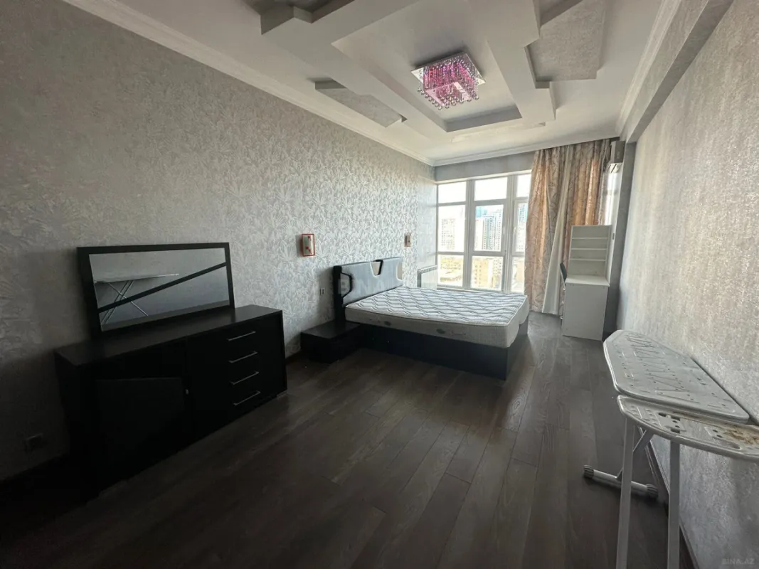 Kirayə verilir 3 otaqlı mənzil 160 m²