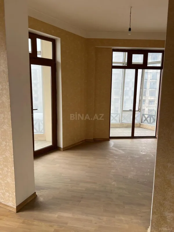 Satılır 7 otaqlı mənzil 280 m²