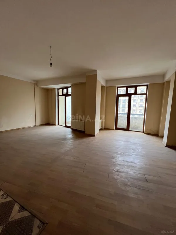 Satılır 7 otaqlı mənzil 280 m²