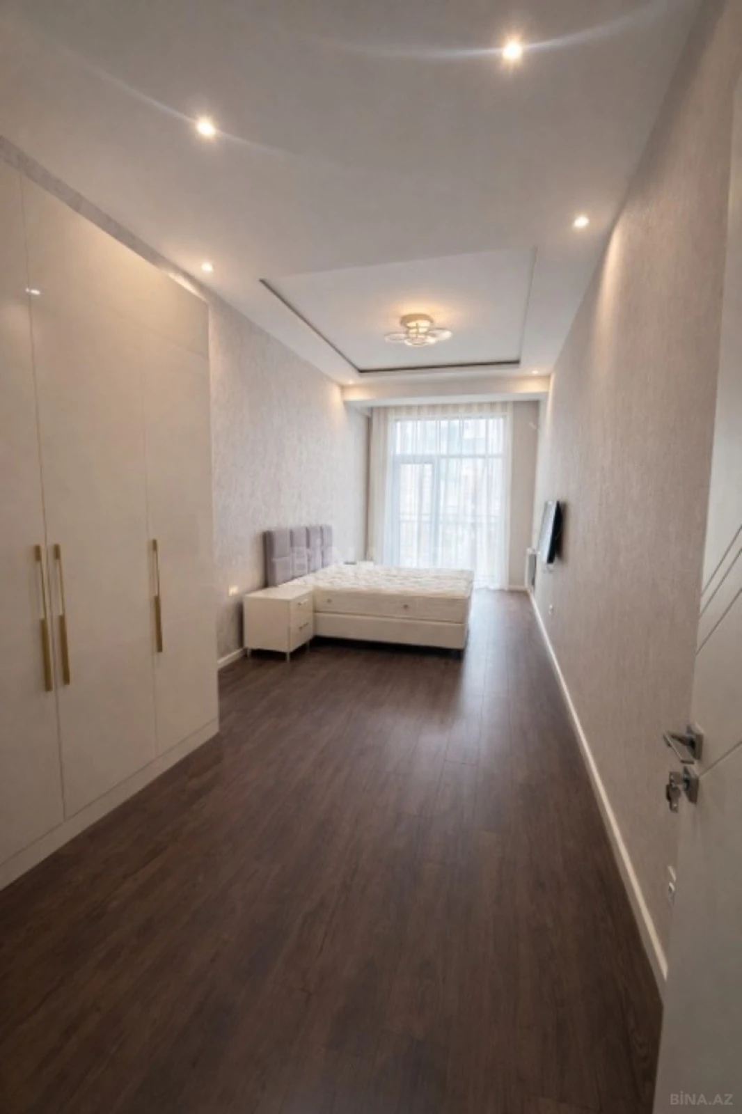 Satılır 2 otaqlı mənzil 72 m²