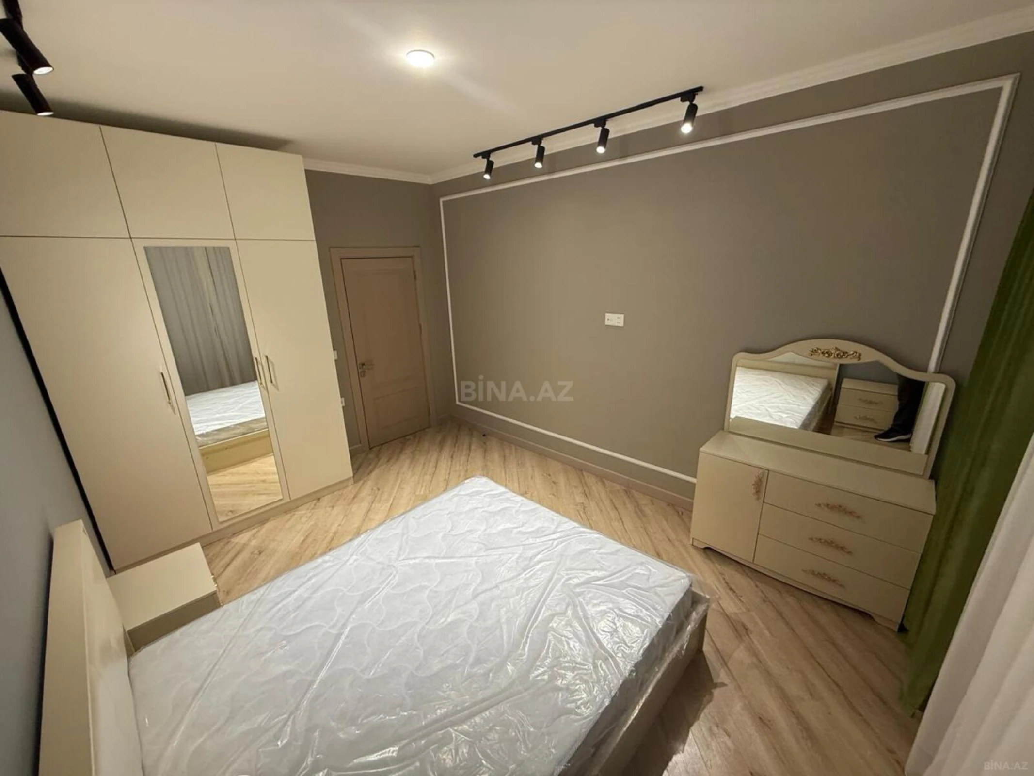 Kirayə verilir 3 otaqlı mənzil 115 m²