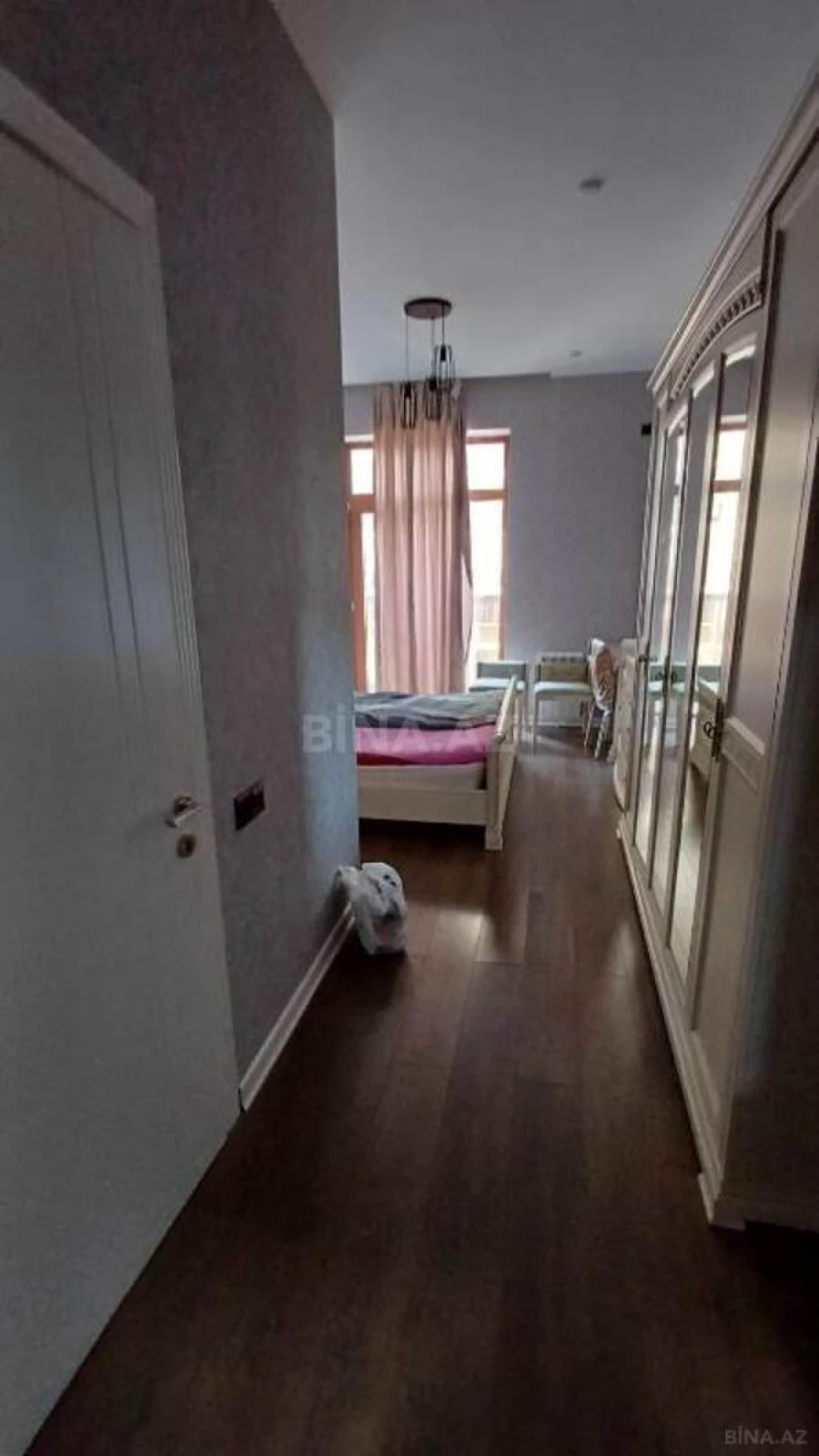Satılır 4 otaqlı mənzil 120 m²