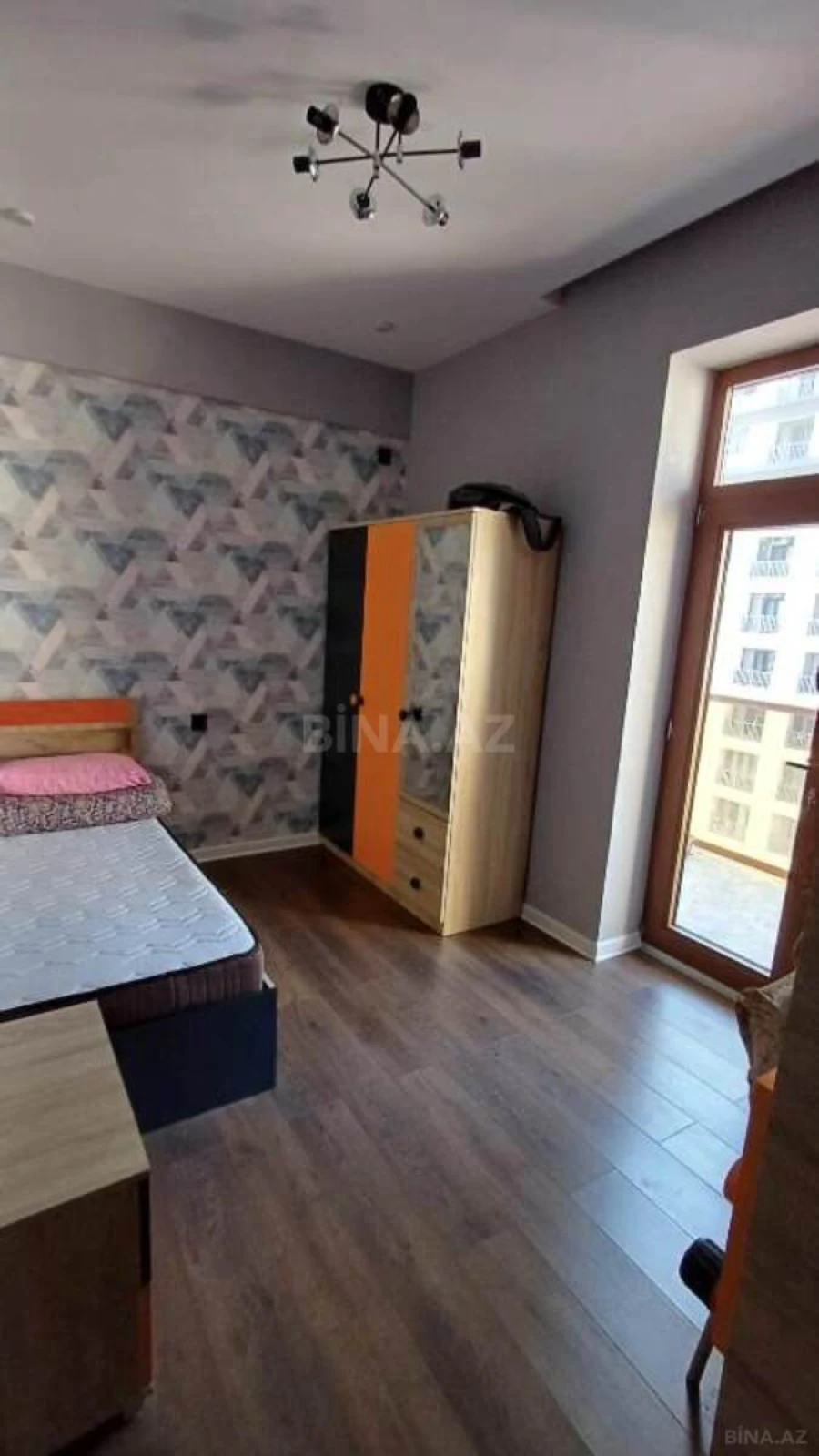 Satılır 4 otaqlı mənzil 120 m²