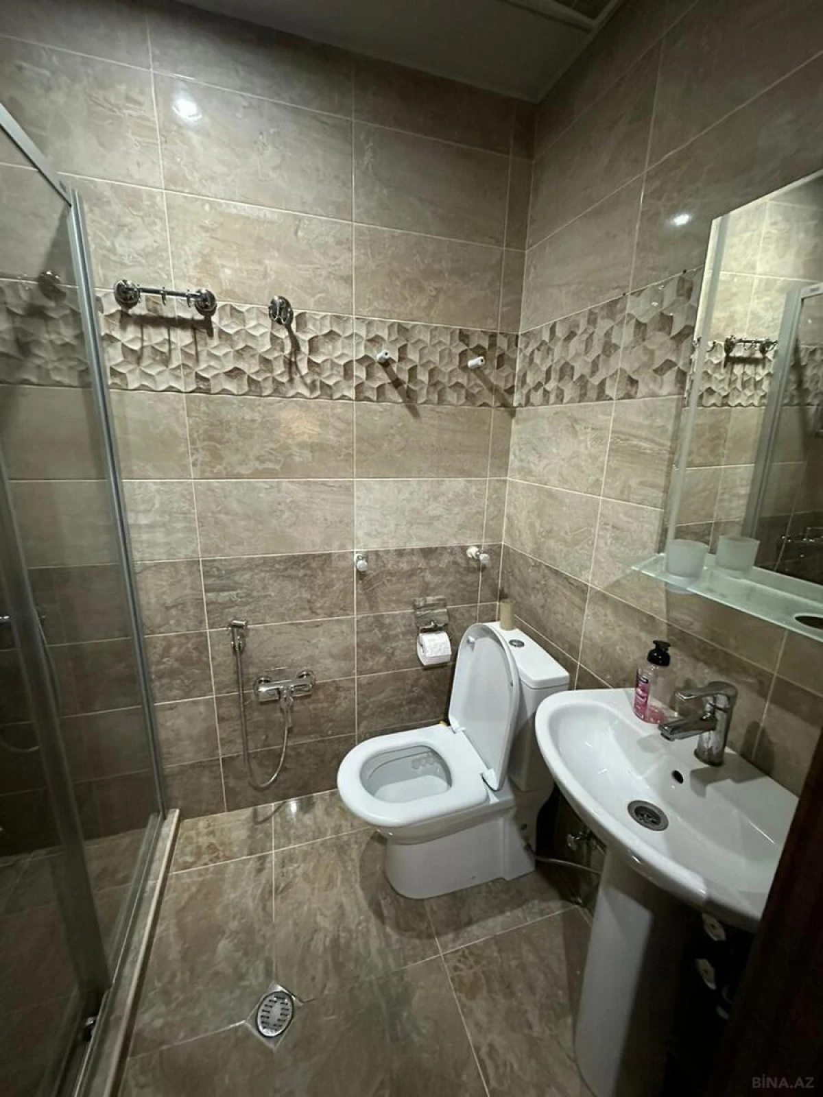 Kirayə verilir 2 otaqlı mənzil 63 m²