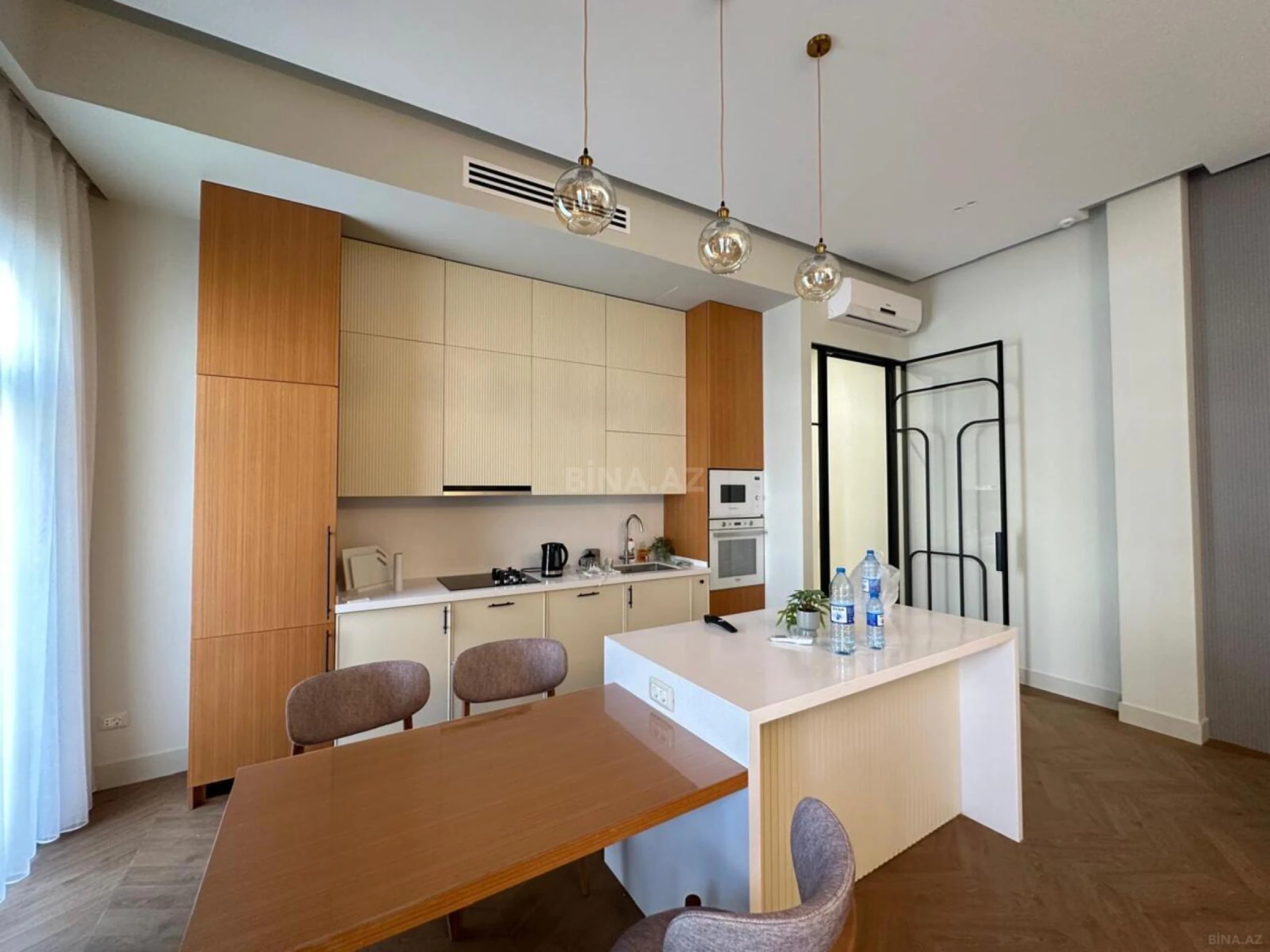 Kirayə verilir 4 otaqlı mənzil 150 m²