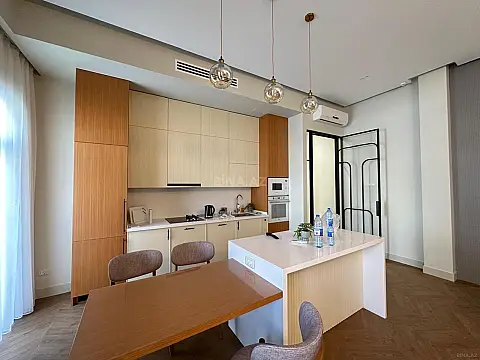 Kirayə verilir 4 otaqlı mənzil 150 m²