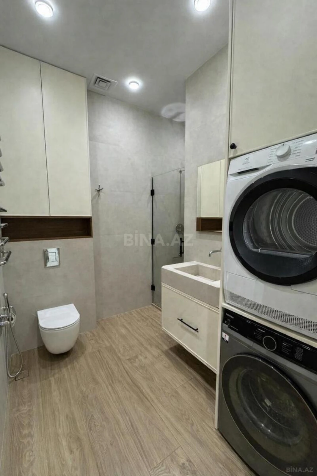 Kirayə verilir 4 otaqlı mənzil 150 m²