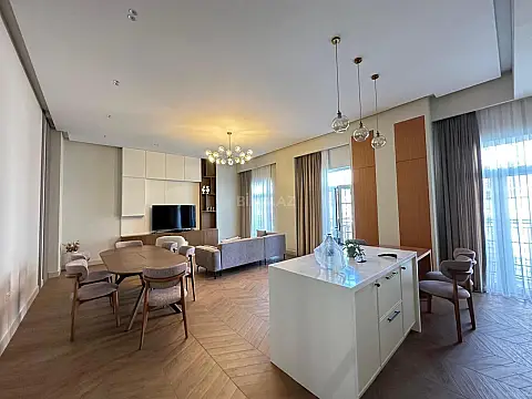 Kirayə verilir 4 otaqlı mənzil 150 m²
