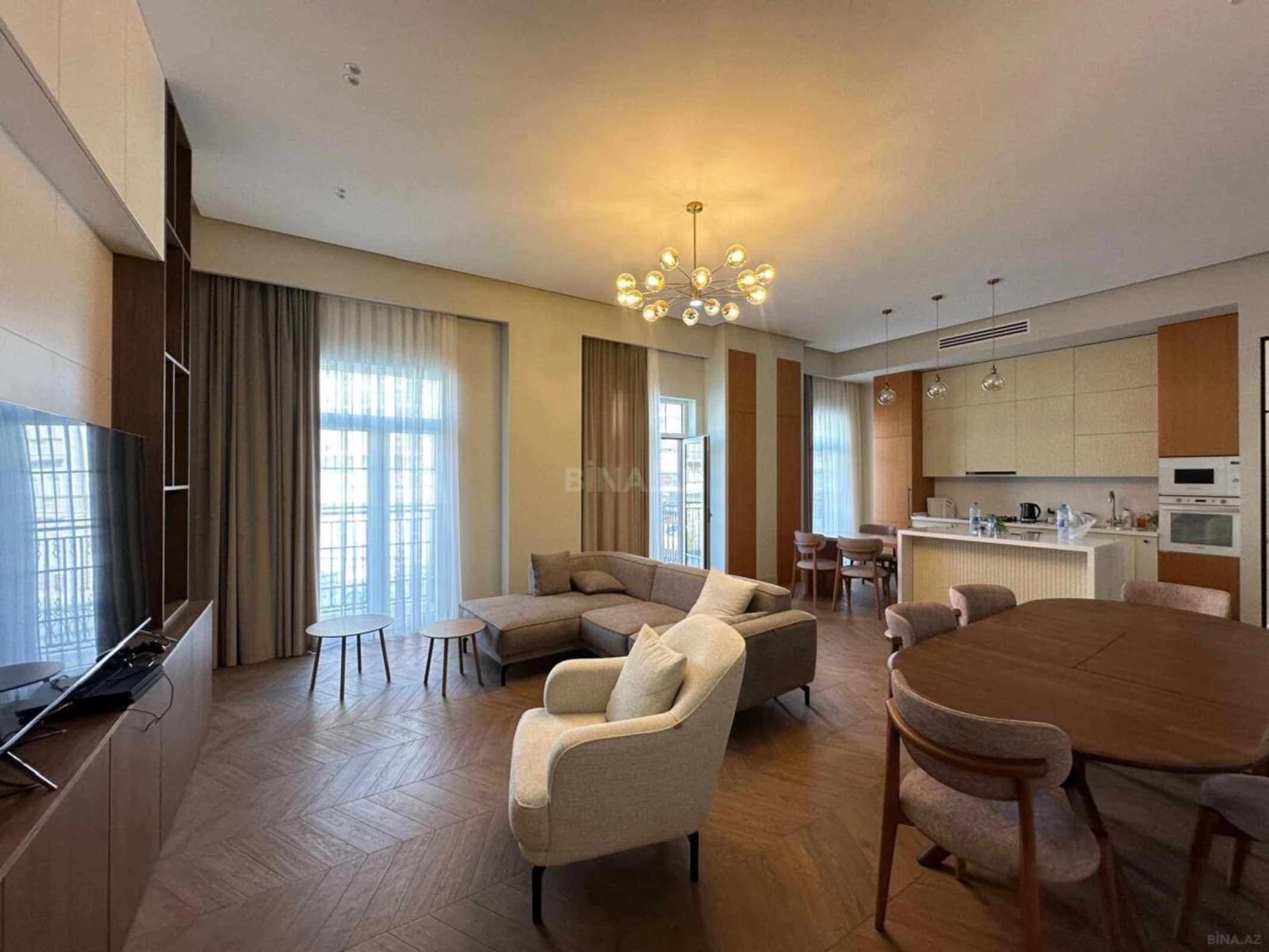 Kirayə verilir 4 otaqlı mənzil 150 m²