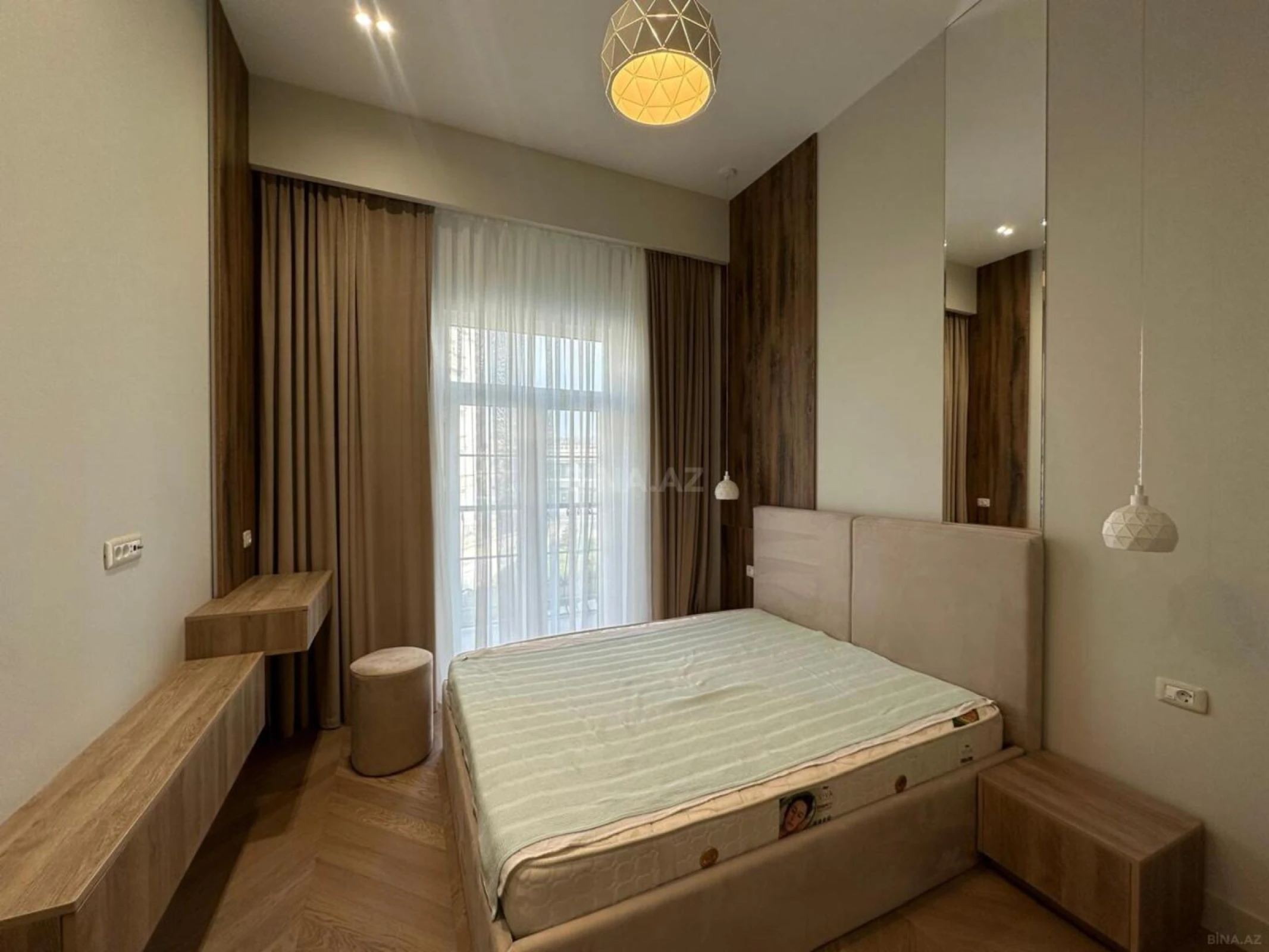 Kirayə verilir 4 otaqlı mənzil 150 m²