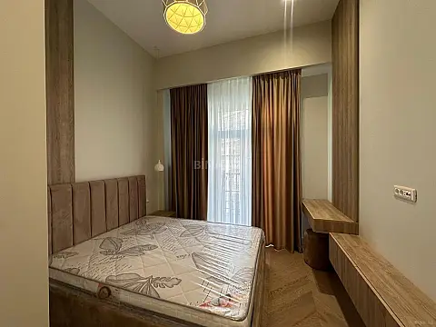 Kirayə verilir 4 otaqlı mənzil 150 m²