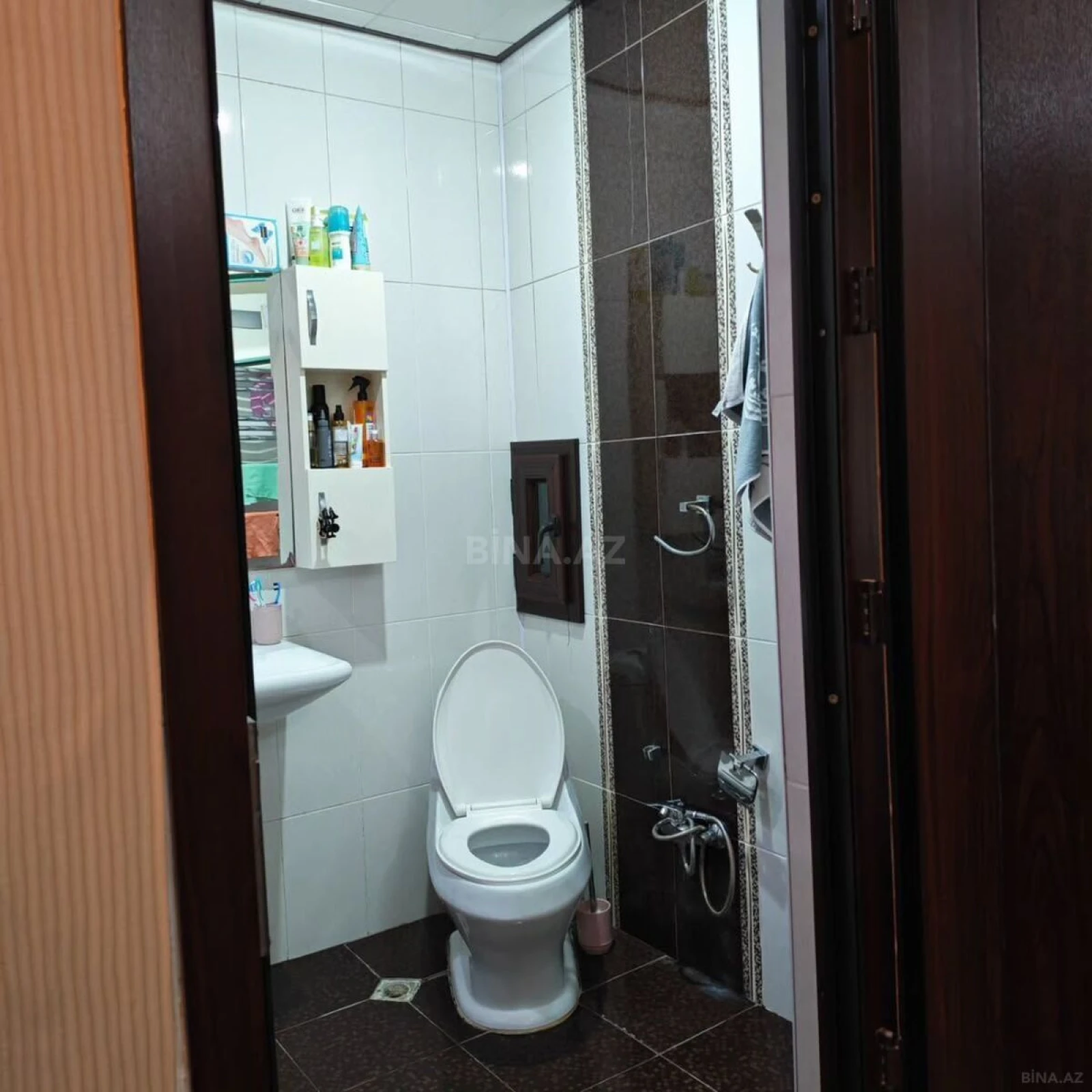 Satılır 4 otaqlı mənzil 141 m²