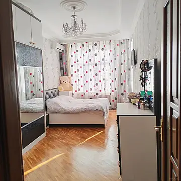 Satılır 4 otaqlı mənzil 141 m²